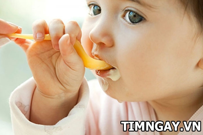 Cho trẻ ăn sữa chua đúng cách để có hệ tiêu hóa khỏe mạnh 1